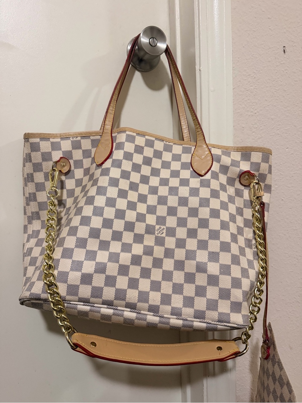 Lv tote bag โ๏ธMake offers!! โ๏ธ